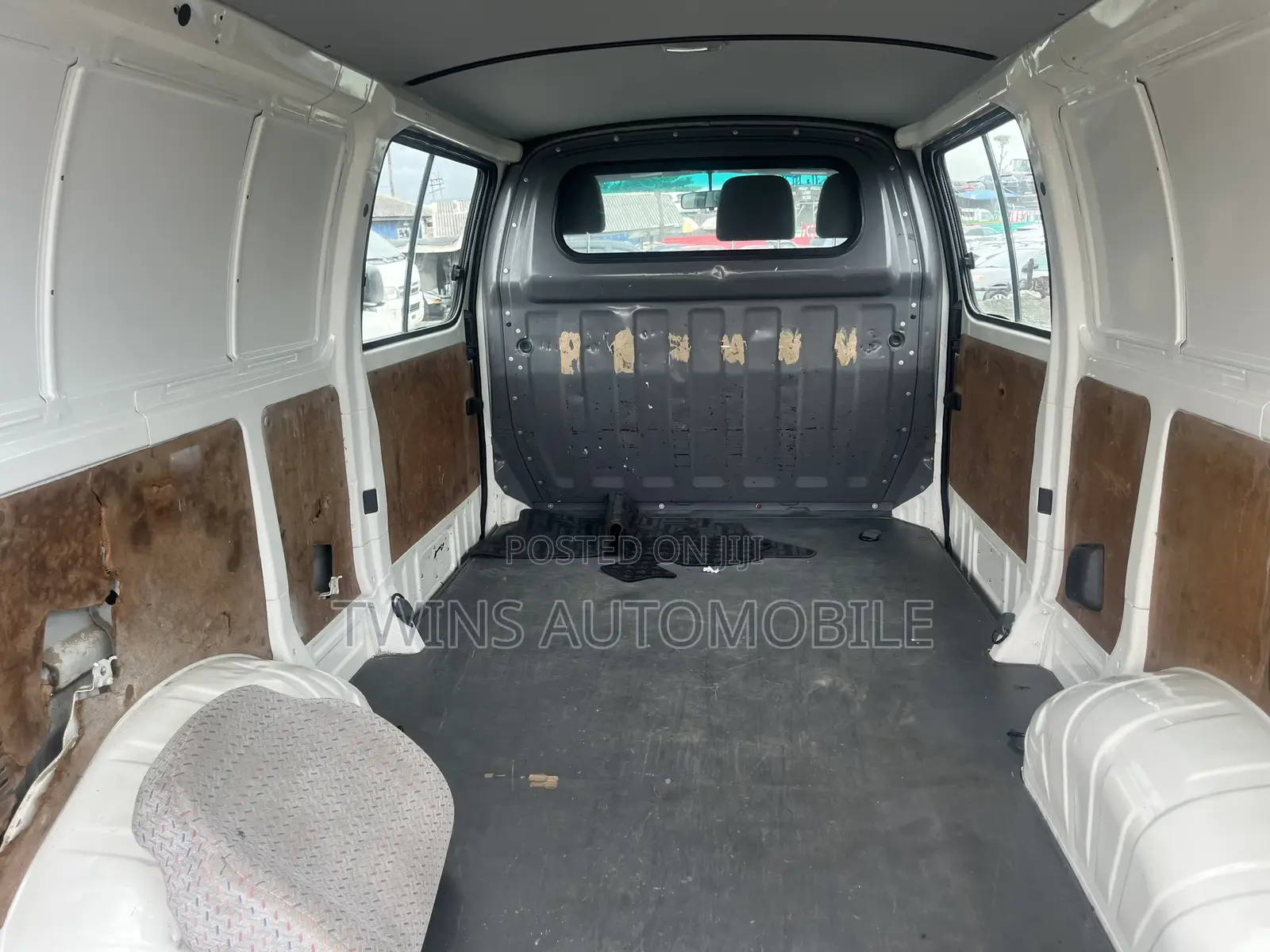 Toyota HiAce 2003 White