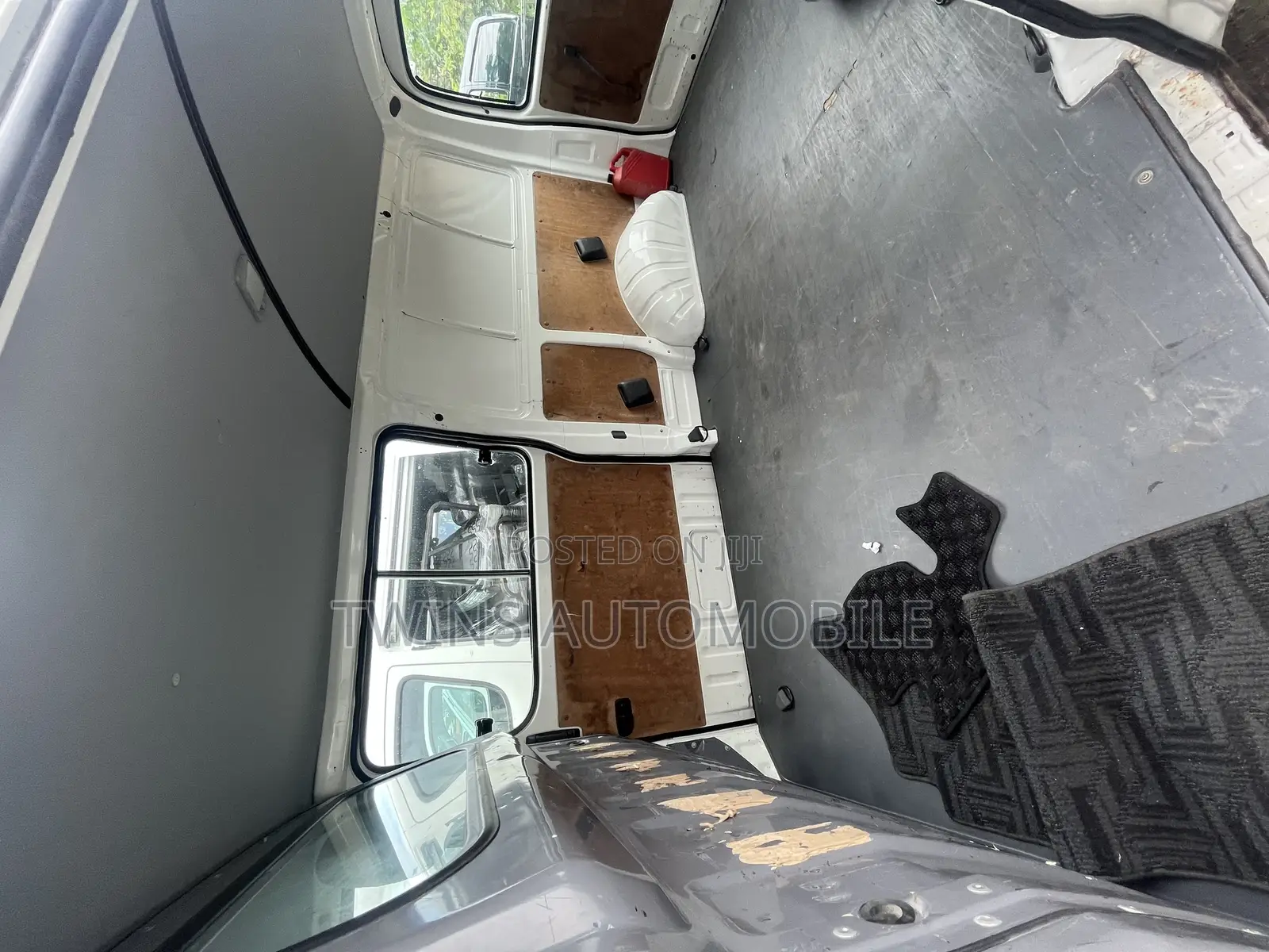 Toyota HiAce 2003 White