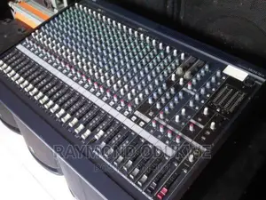 Yamaha MG24/14FX Mixer