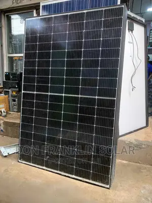 Quality 550W Mono Canadian Mono Crystalline Solar Panel.