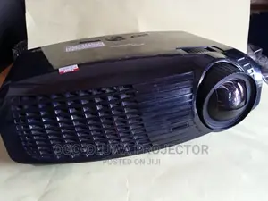Clean Daylight Short Throw Projector