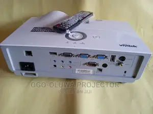 Clean and Bright Short Throw Projector With Remote