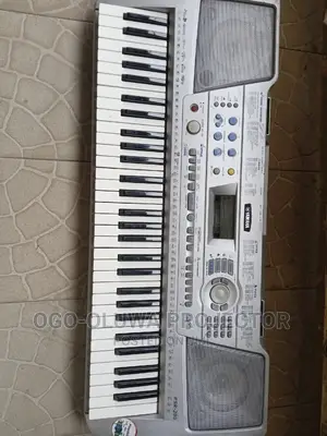 Clean Yamaha Electronics Musical Keyboard