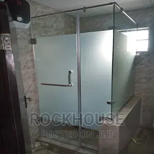 Frameless Shower Cubicle With Frosting