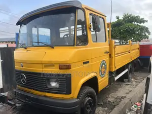 Mercedes-Benz 608 2000 Yellow
