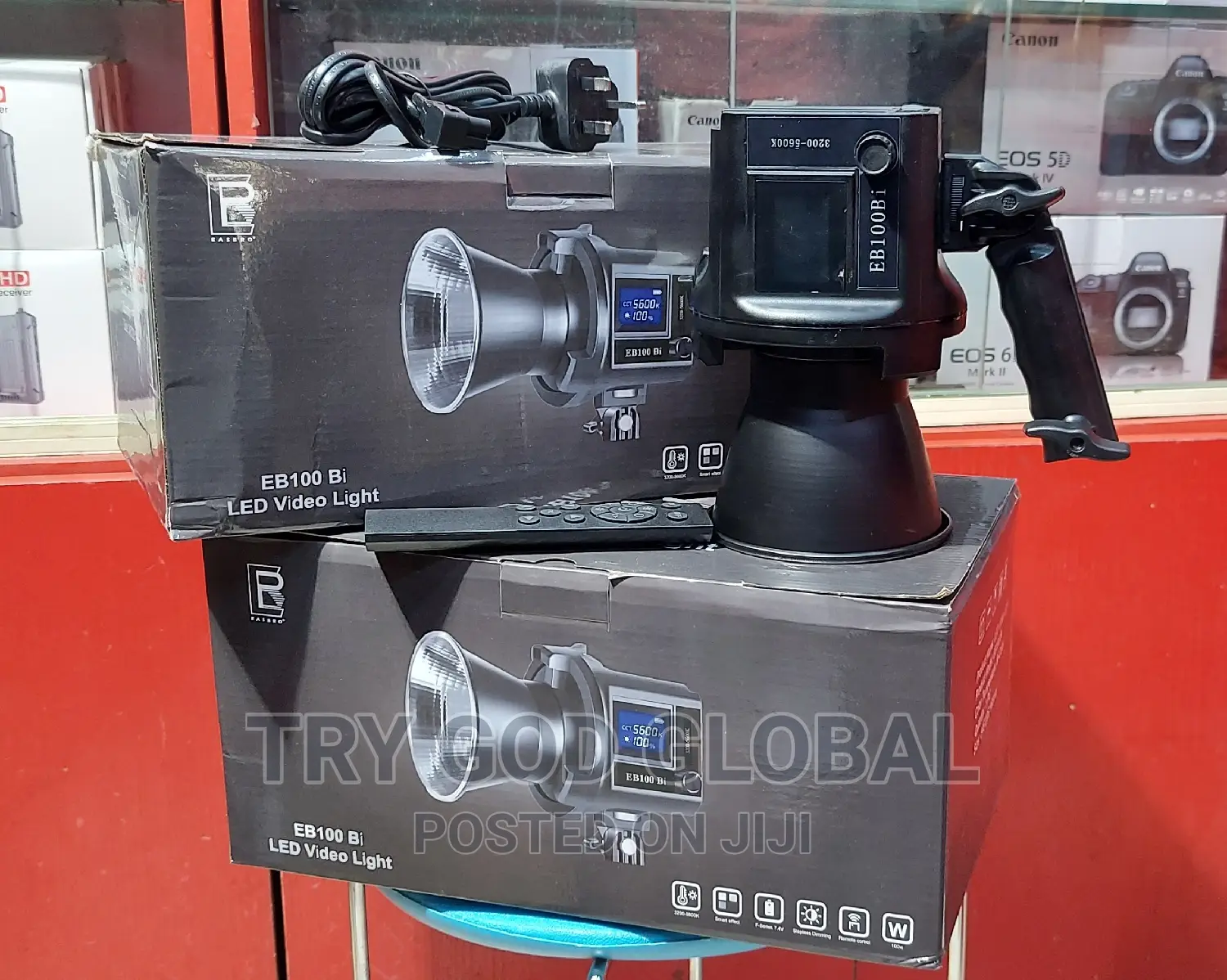 EB100 Bi Video Light