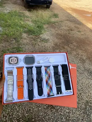 Smartwatch 8 With 7 Extra Straps