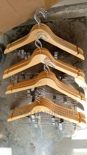 P23 Wooden Hangers With Clips