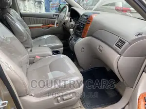 Toyota Sienna XLE Limited FWD 2006 Gold