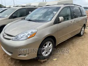 Toyota Sienna XLE Limited FWD 2006 Gold