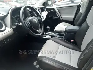 Toyota RAV4 XLE AWD (2.5L 4cyl 6A) 2016 Silver