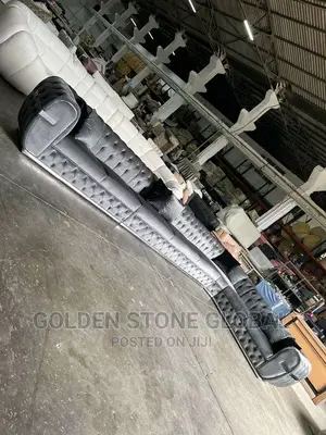 High Quality Opulent l'Shape Sofa Chair.