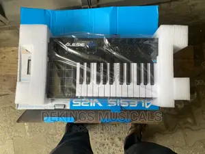 Alesis Vi25 Usb Midi Studio Keyboard Controller