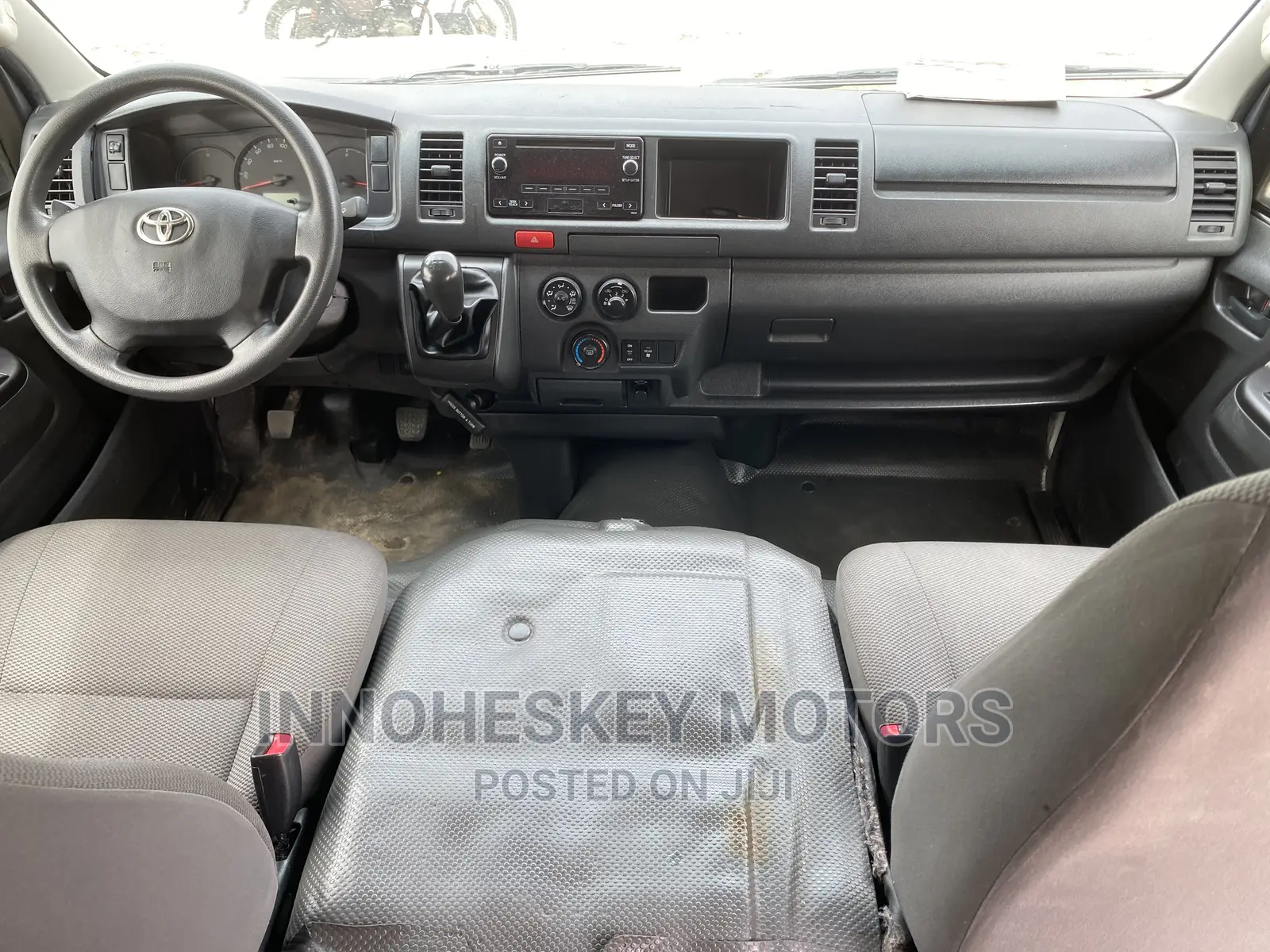 Toyota HiAce 2018 White