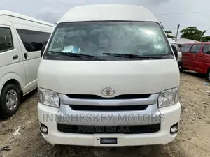 Toyota HiAce 2018 White