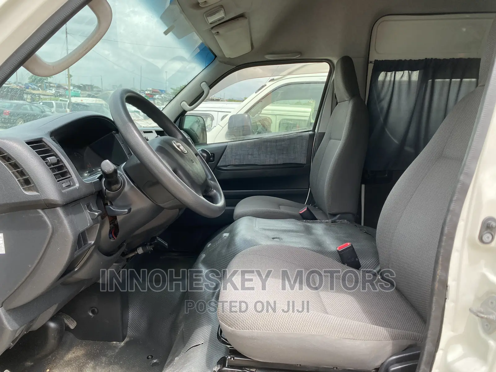 Toyota HiAce 2018 White