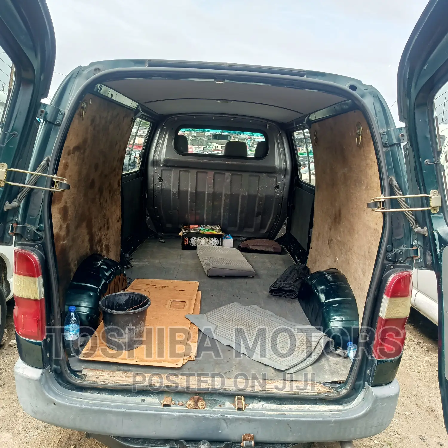 Toyota HiAce 2005 Blue