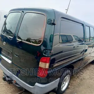 Toyota HiAce 2005 Blue