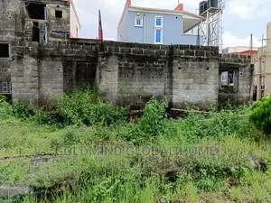5bdrm Duplex in Lugbe for sale