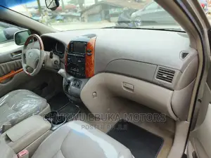 Toyota Sienna XLE Limited AWD 2006 Gold