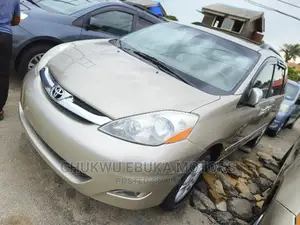 Toyota Sienna XLE Limited AWD 2006 Gold