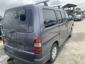 Toyota HiAce 2006 Grey