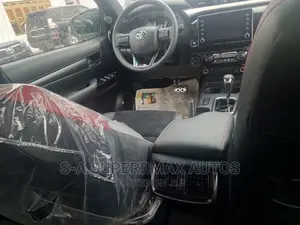 New Toyota Hilux 2023 Black