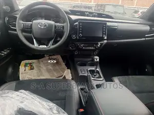 New Toyota Hilux 2023 Black
