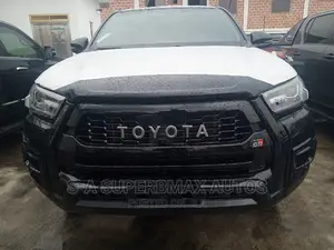New Toyota Hilux 2023 Black