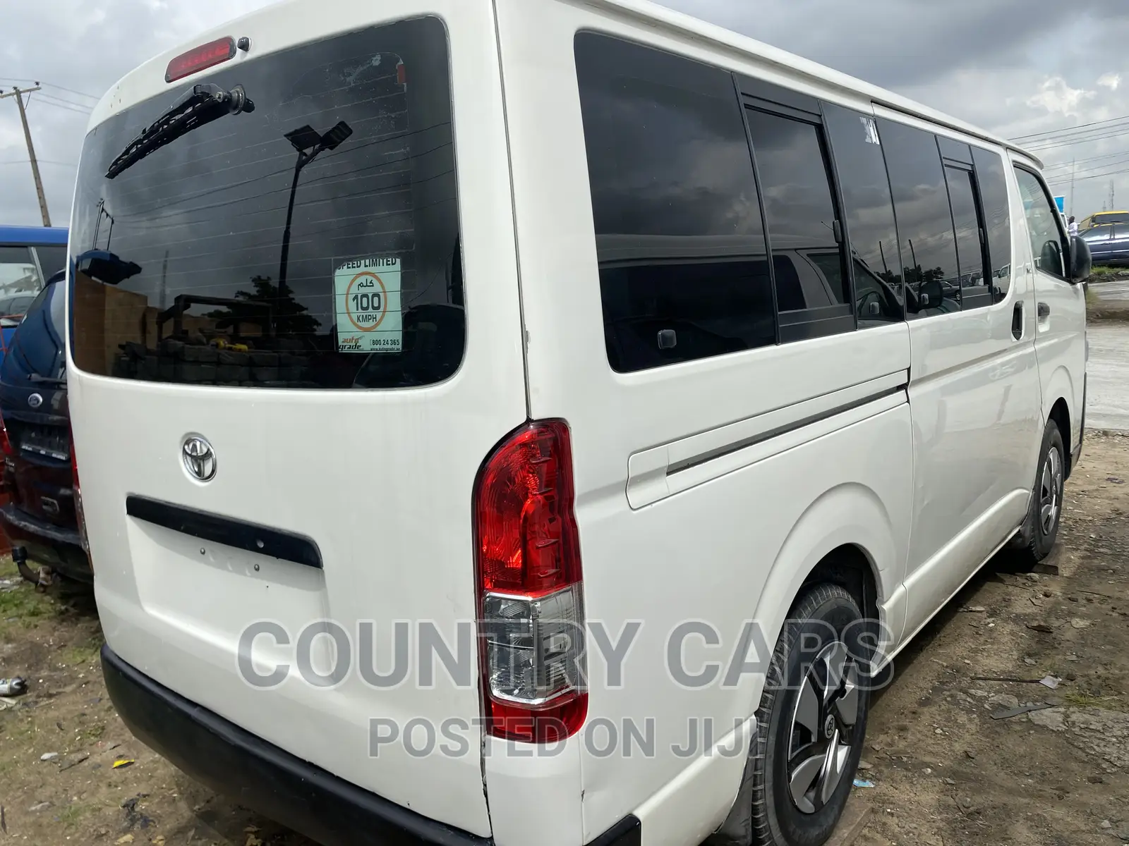 Toyota HiAce 2011 White