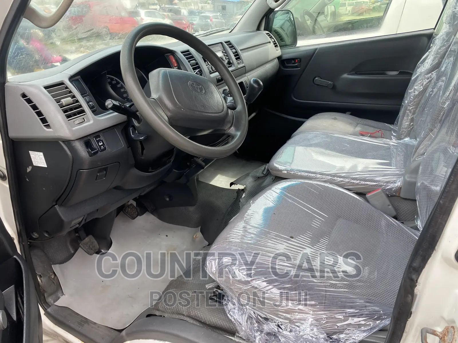 Toyota HiAce 2011 White