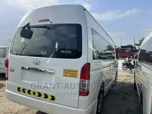 Toyota HiAce 2018 Beige