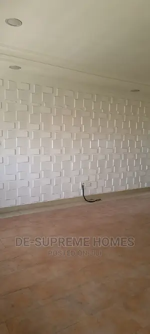 3bdrm Block of Flats in Beechwood Estate, Lakowe for rent