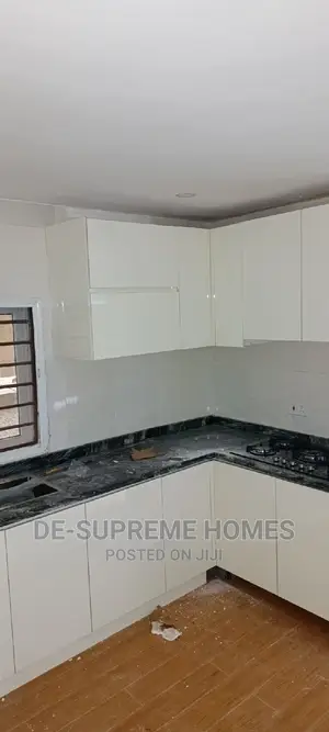 3bdrm Duplex in Dunvale Court Estate, Chevron for rent