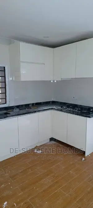 3bdrm Duplex in Dunvale Court Estate, Chevron for rent