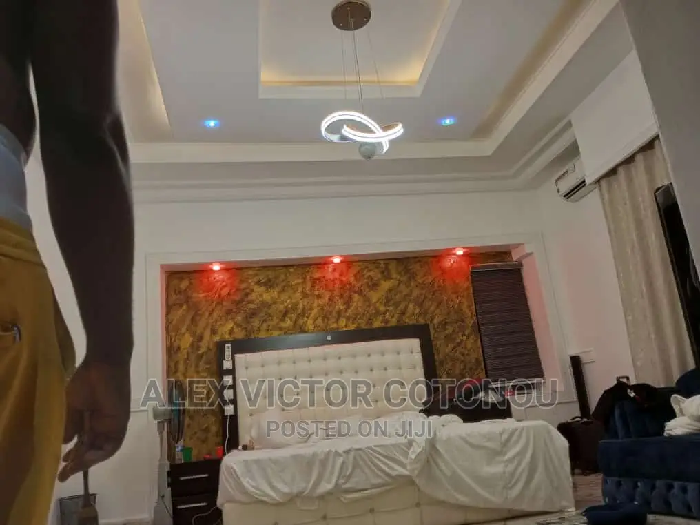 Pop Ceiling, Screeding And Inside Decorations