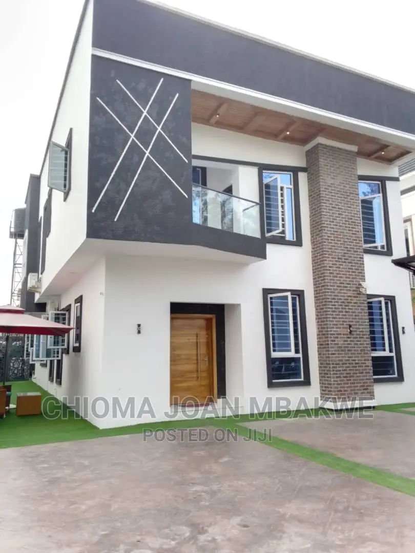5 Bedroom Duplex With Pool