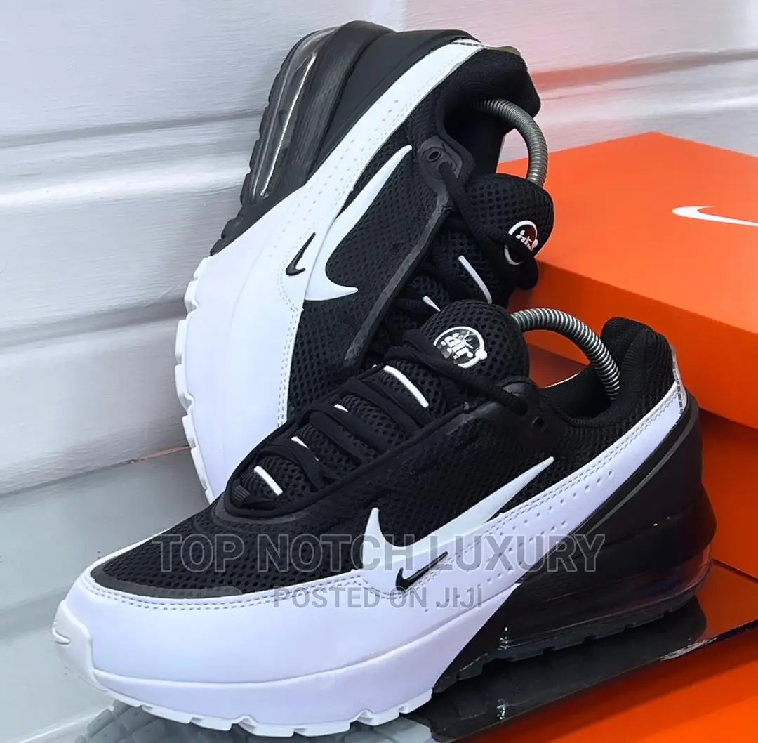 *Nike Air Max Pulse Black/White