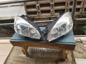 C300 2010 Set of Used Headlights
