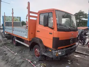 Mercedes Truck 814 Orange Head