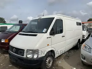 Photo - Volkswagen LT 2000 White
