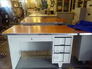 Office Table/ Desk