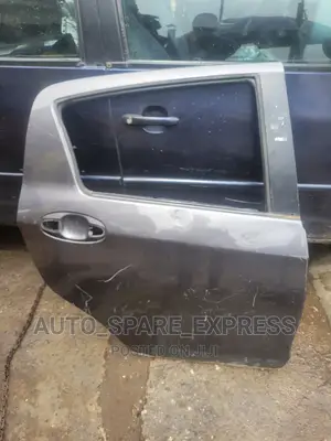 Yaris 2016 Back Door