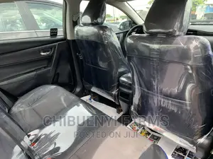 Toyota Corolla SE (1.8L 4cyl 6M) 2019 Brown