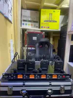KP-940 Arranged in 4 Bodypack Lapel Wireless Microphone