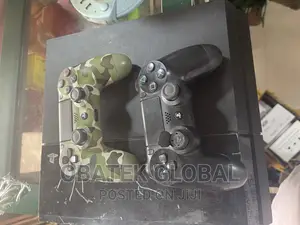 Hacked PS4 With Two Controllers