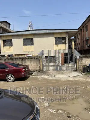 3bdrm Block of Flats in Surulere for sale