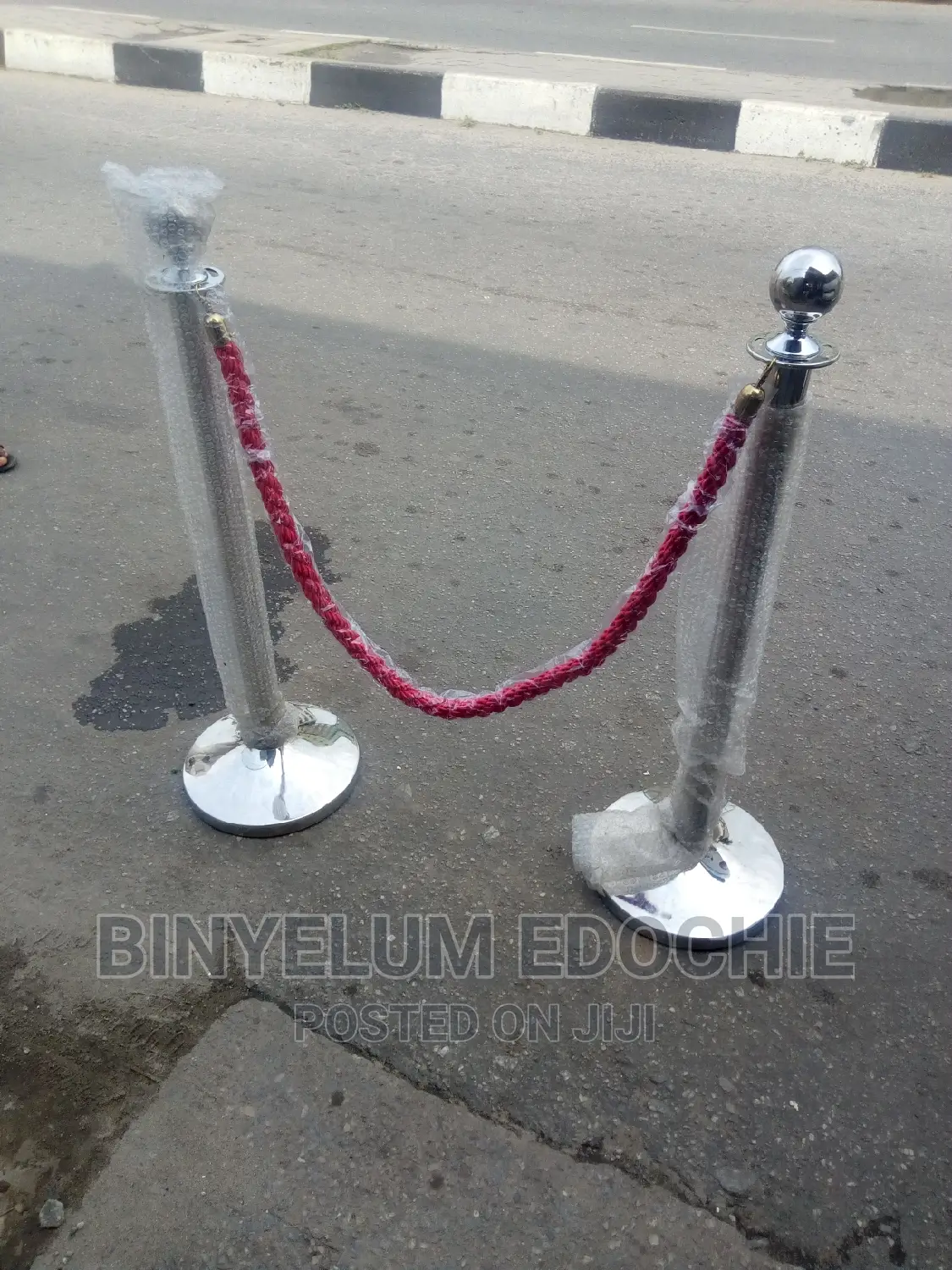 Queue Stands and Rope