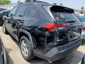 Toyota RAV4 XLE AWD 2020 Black