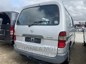 Toyota HiAce 2005